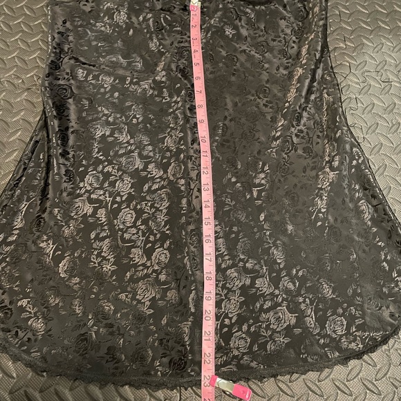 Vintage Black Rose Print Satin Slip w/ Lace Trim Sz L - Picture 16 of 16